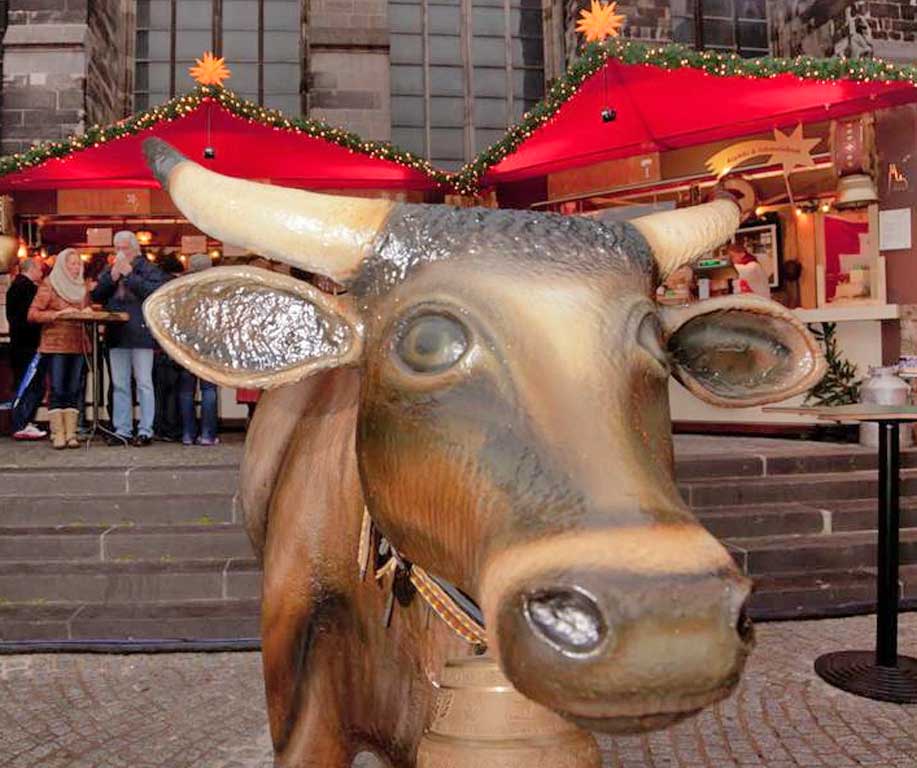 Mukuh vom Alpsenn vor dem Kölner Dom